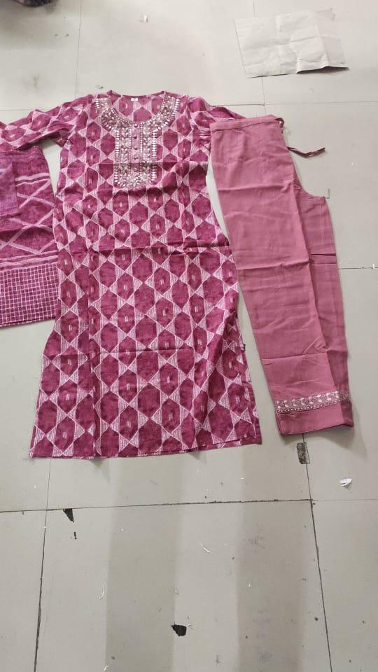 Pink Geometric Printed Pure Cotton Kurti Pant Set With Dupatta - Peachmode