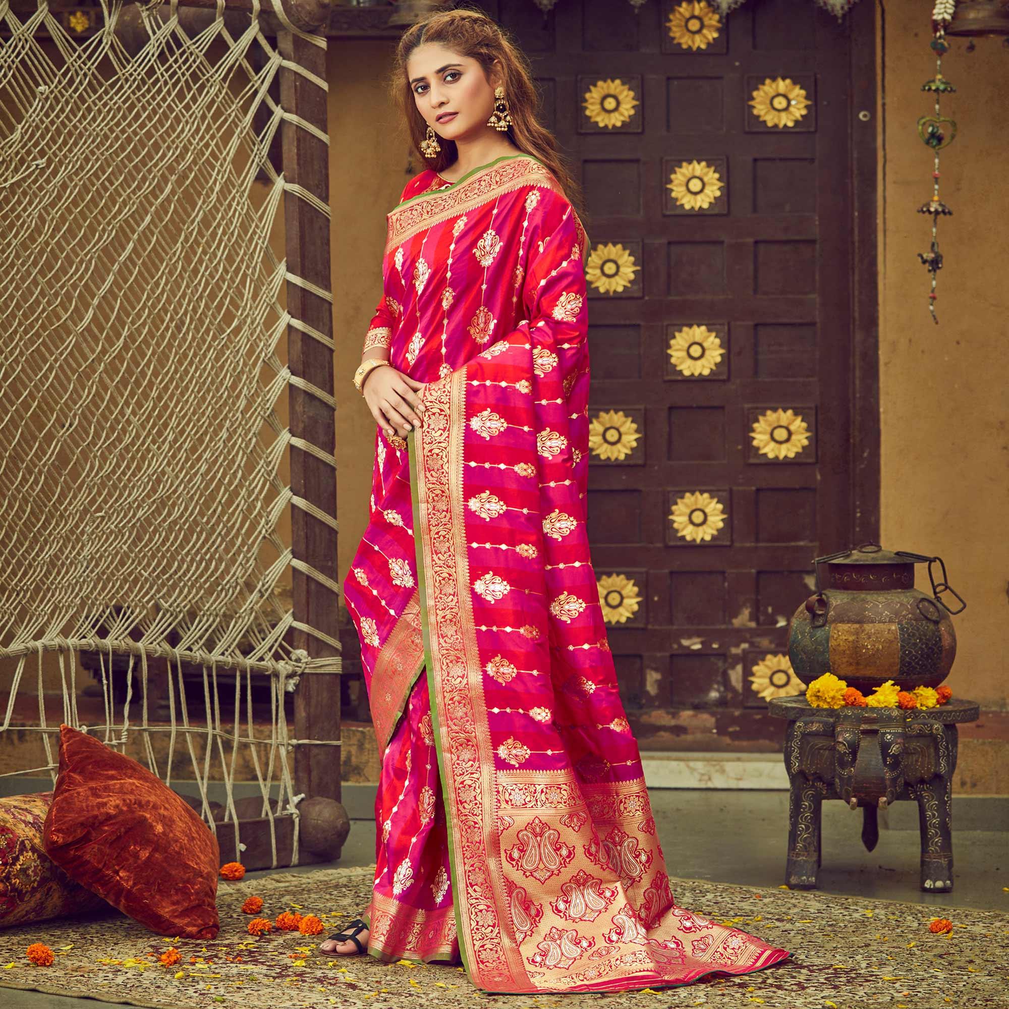 Red & Pink Festive Wear Woven Handloom Silk Saree - Peachmode