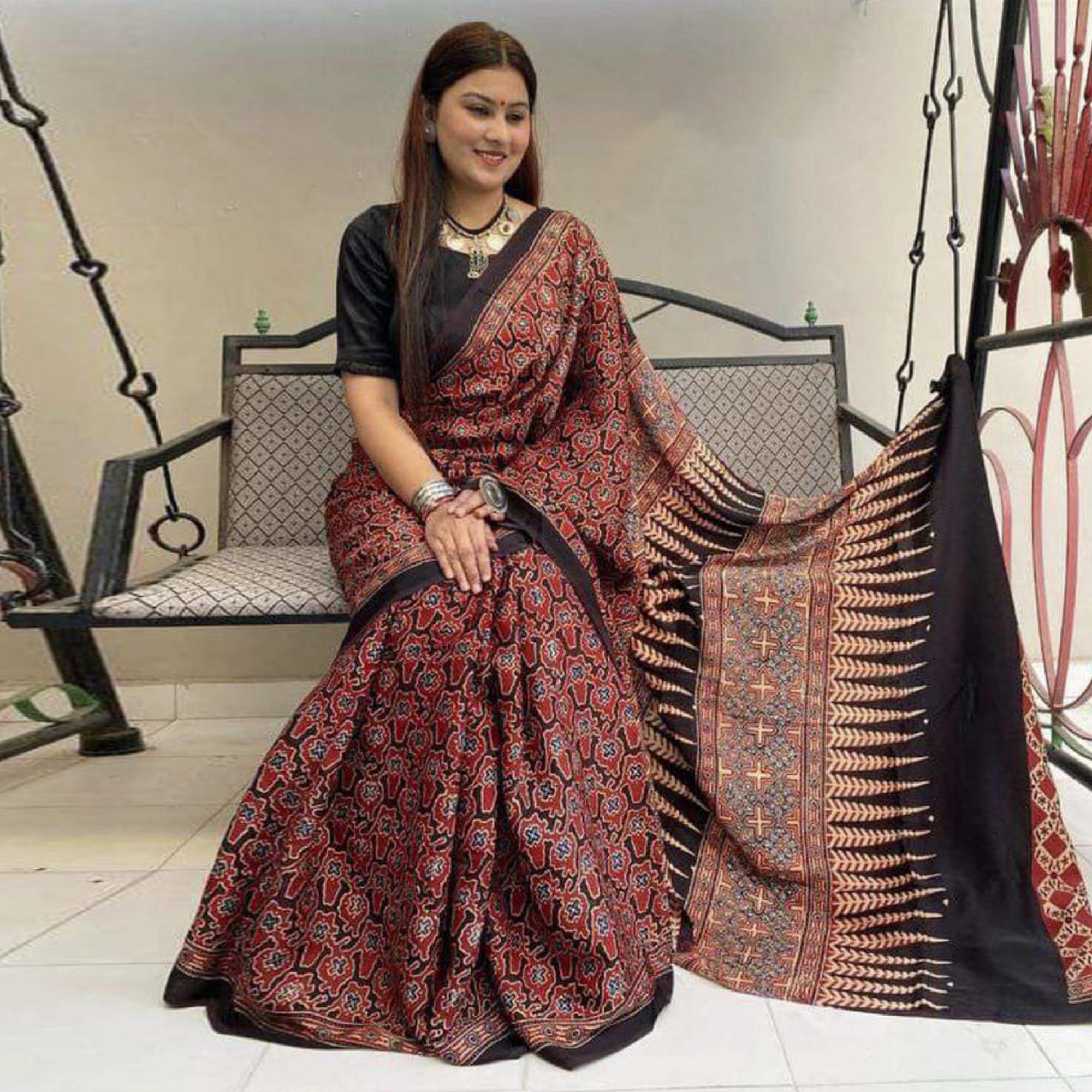 Red Digital Printed Linen Saree - Peachmode