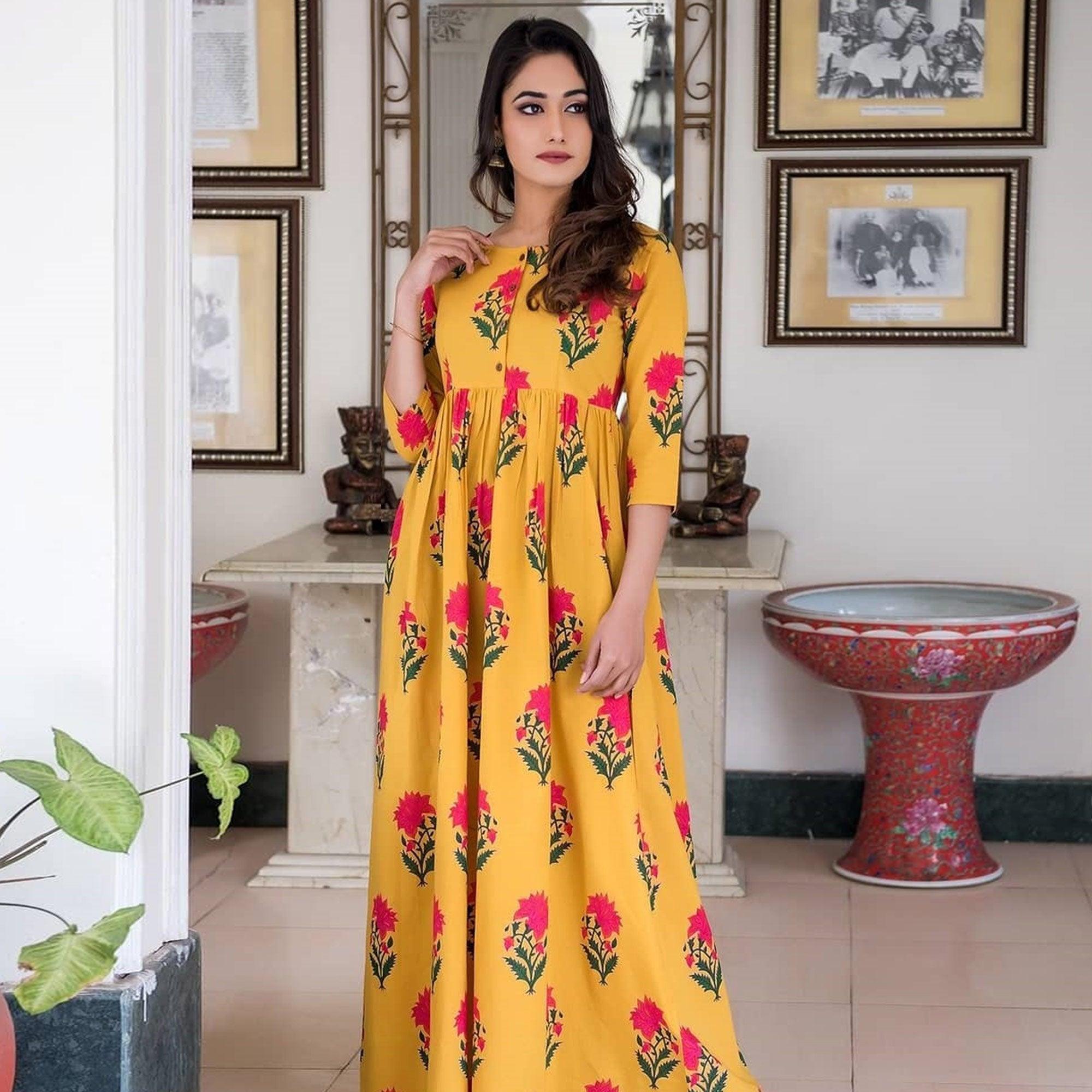 Sophisticated Yellow Colored Casual Printed Muslin Blend Gown - Peachmode