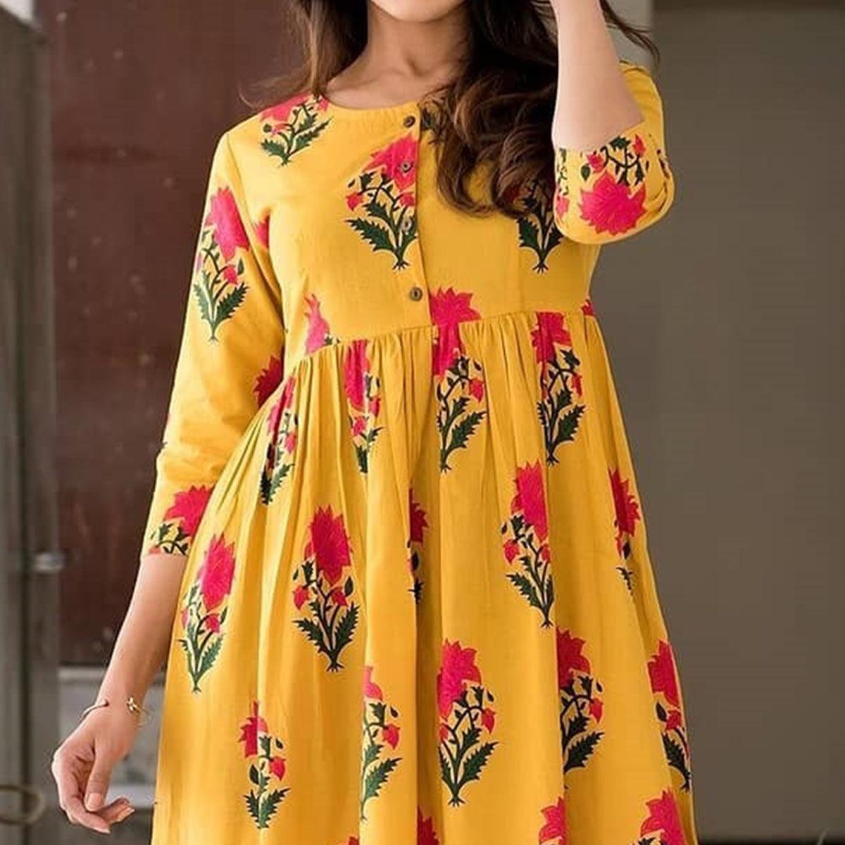 Sophisticated Yellow Colored Casual Printed Muslin Blend Gown - Peachmode